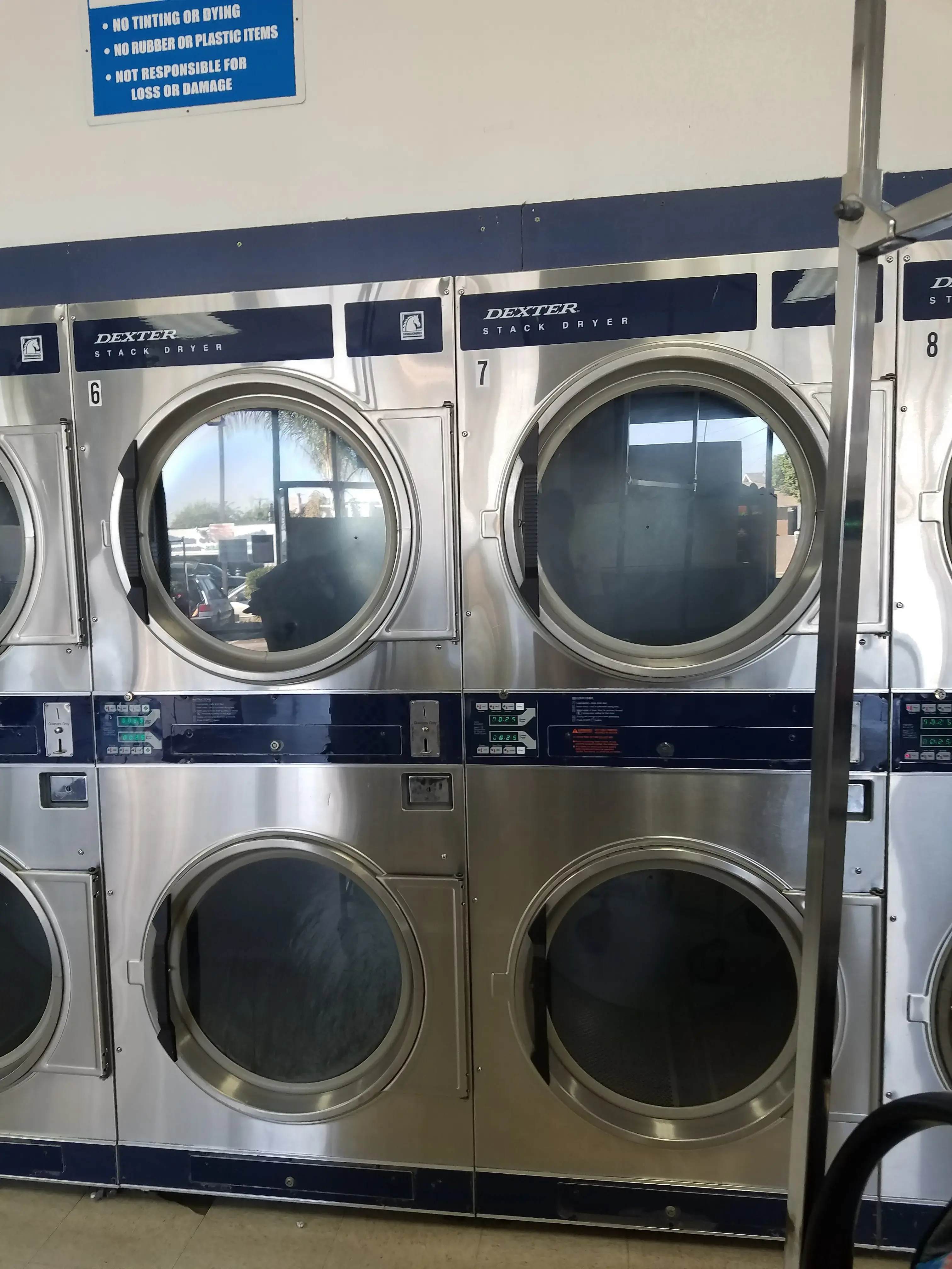 Youn's Coin Laundry thumbnail 3