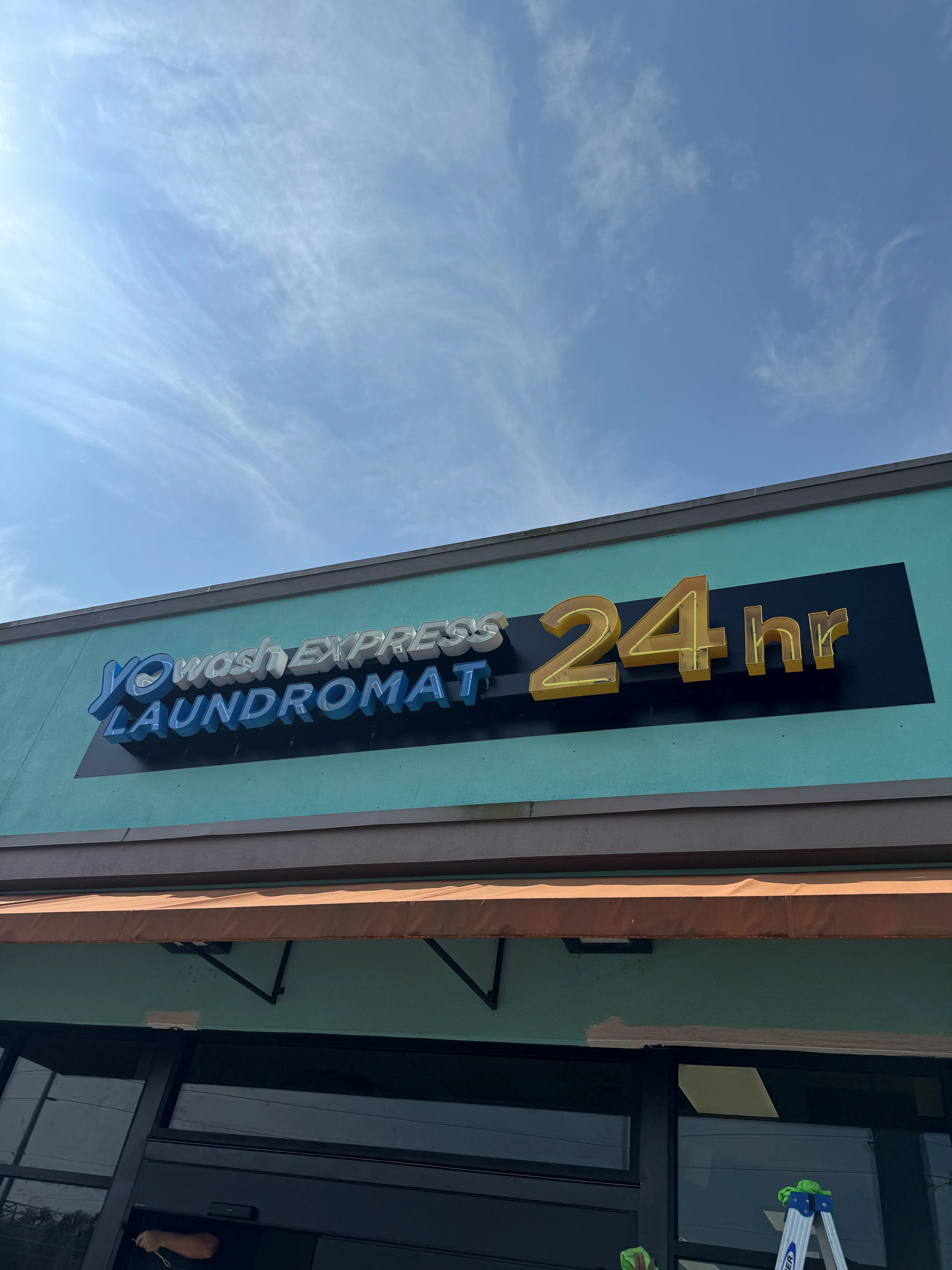 YoWash Express Laundromat 24 hr - Image 6