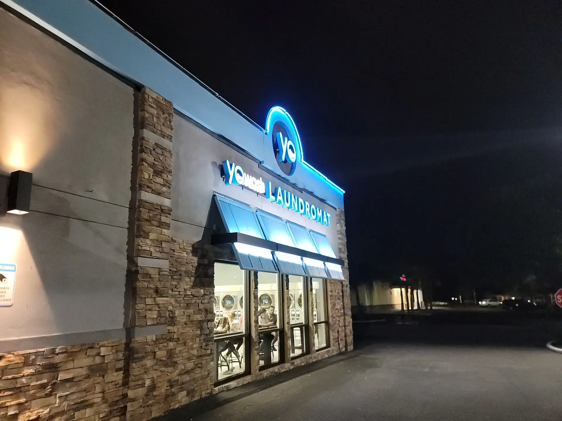 YoWash Laundromat - Image 5