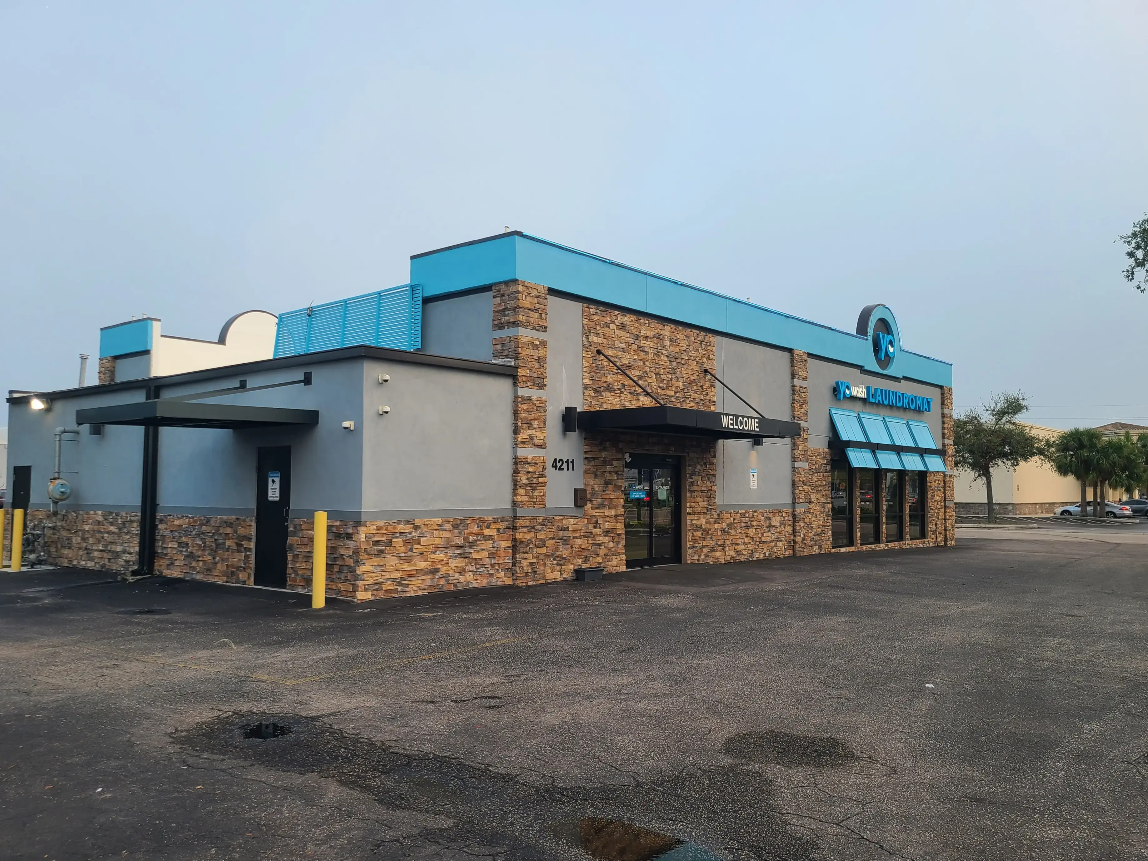 YoWash Laundromat - Image 4