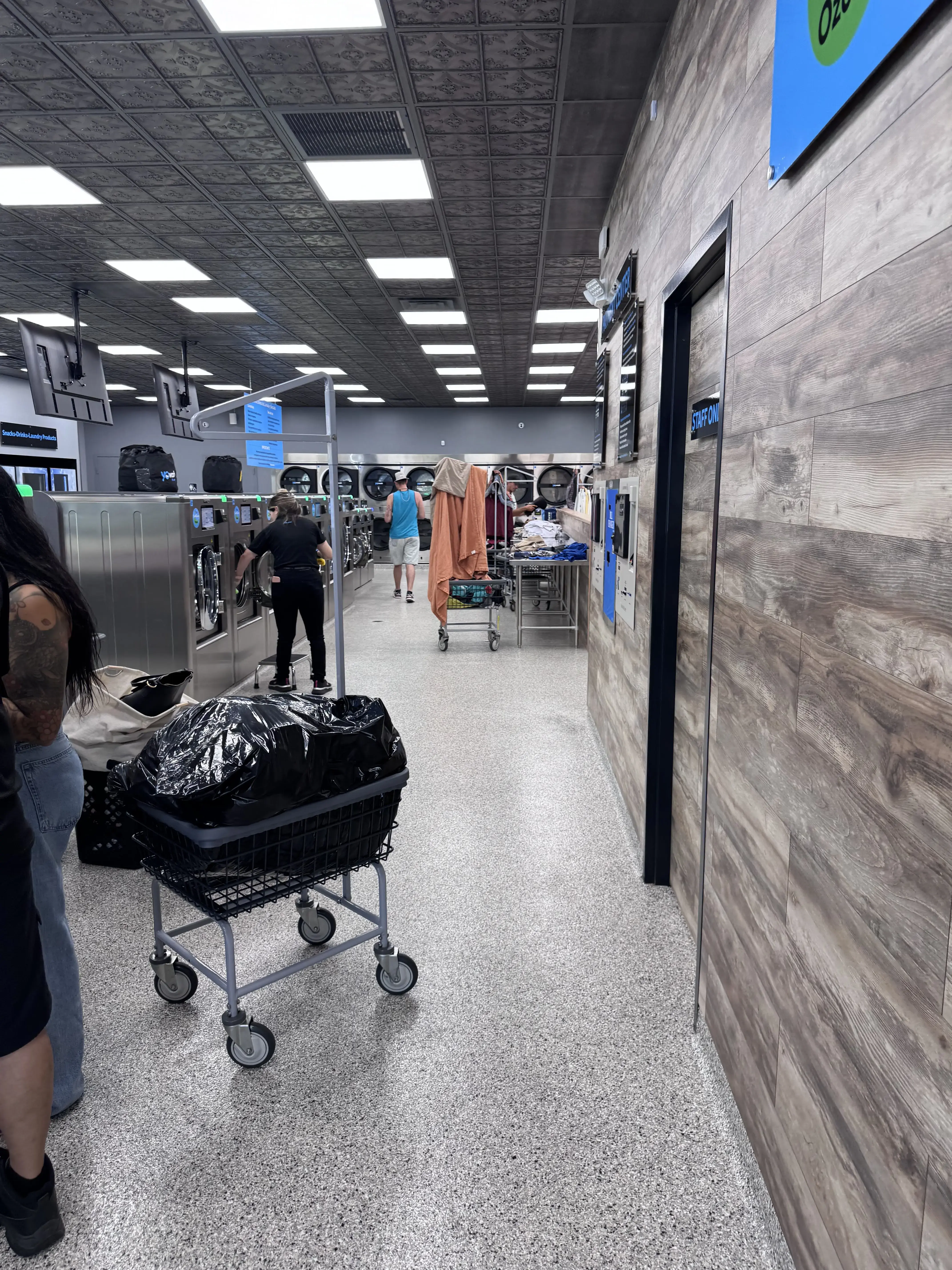 YoWash Laundromat - Image 10