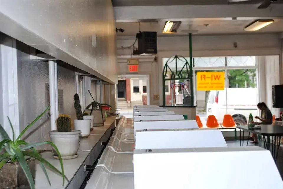 Yul-Nat Laundromat - Image 8