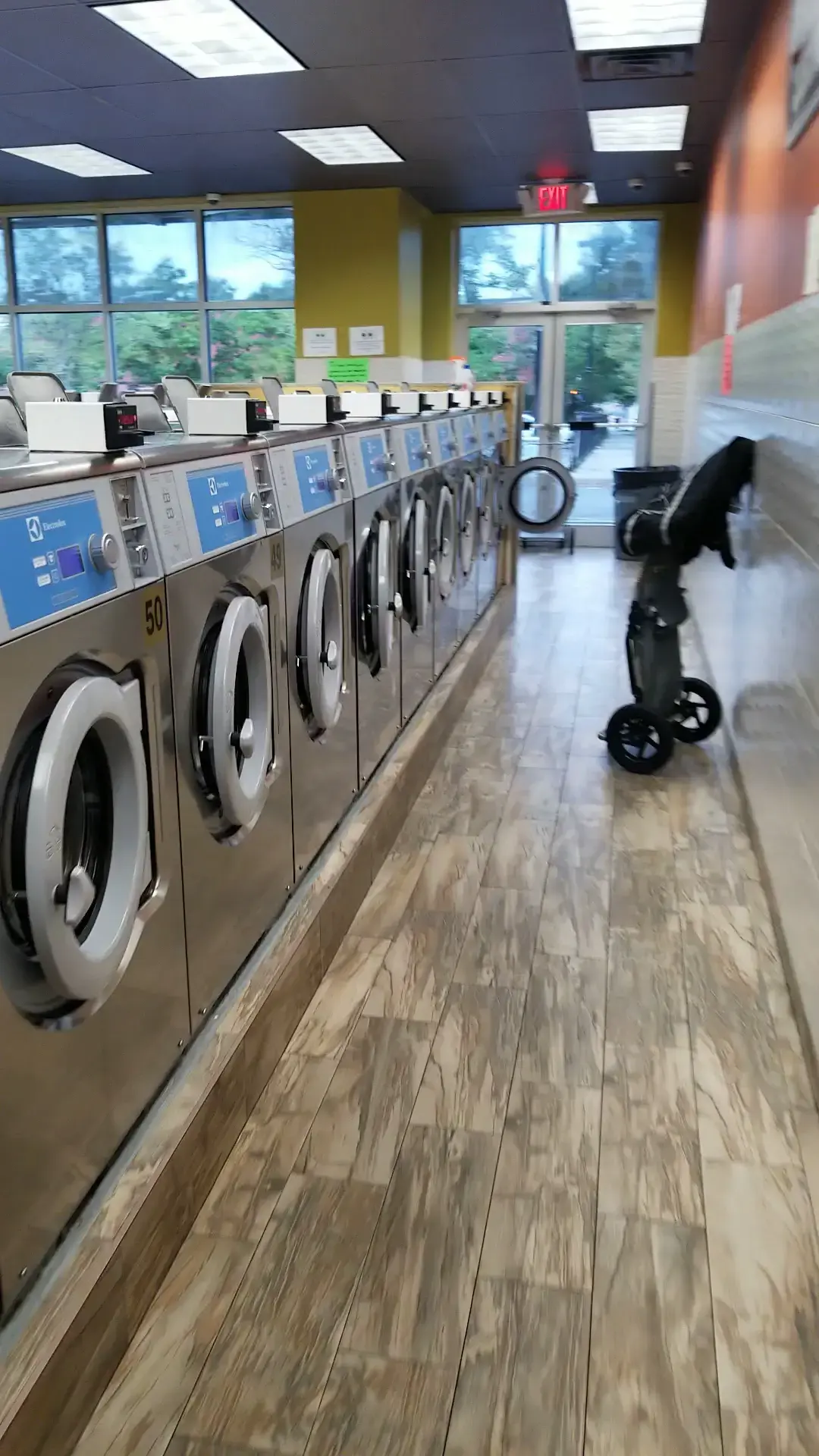 Zap Laundromat - Image 8