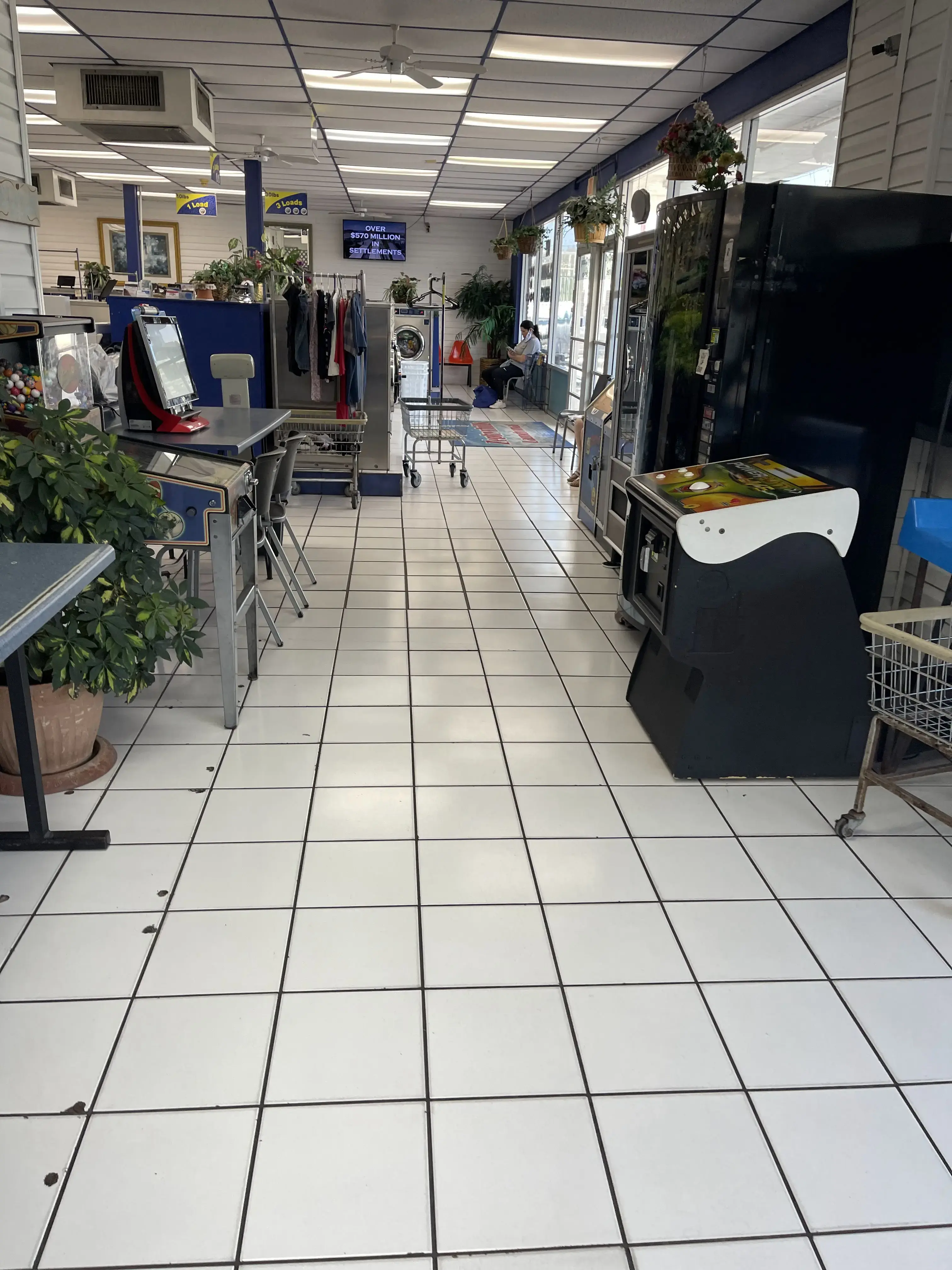 Zephyrhills Laundromat - Image 4