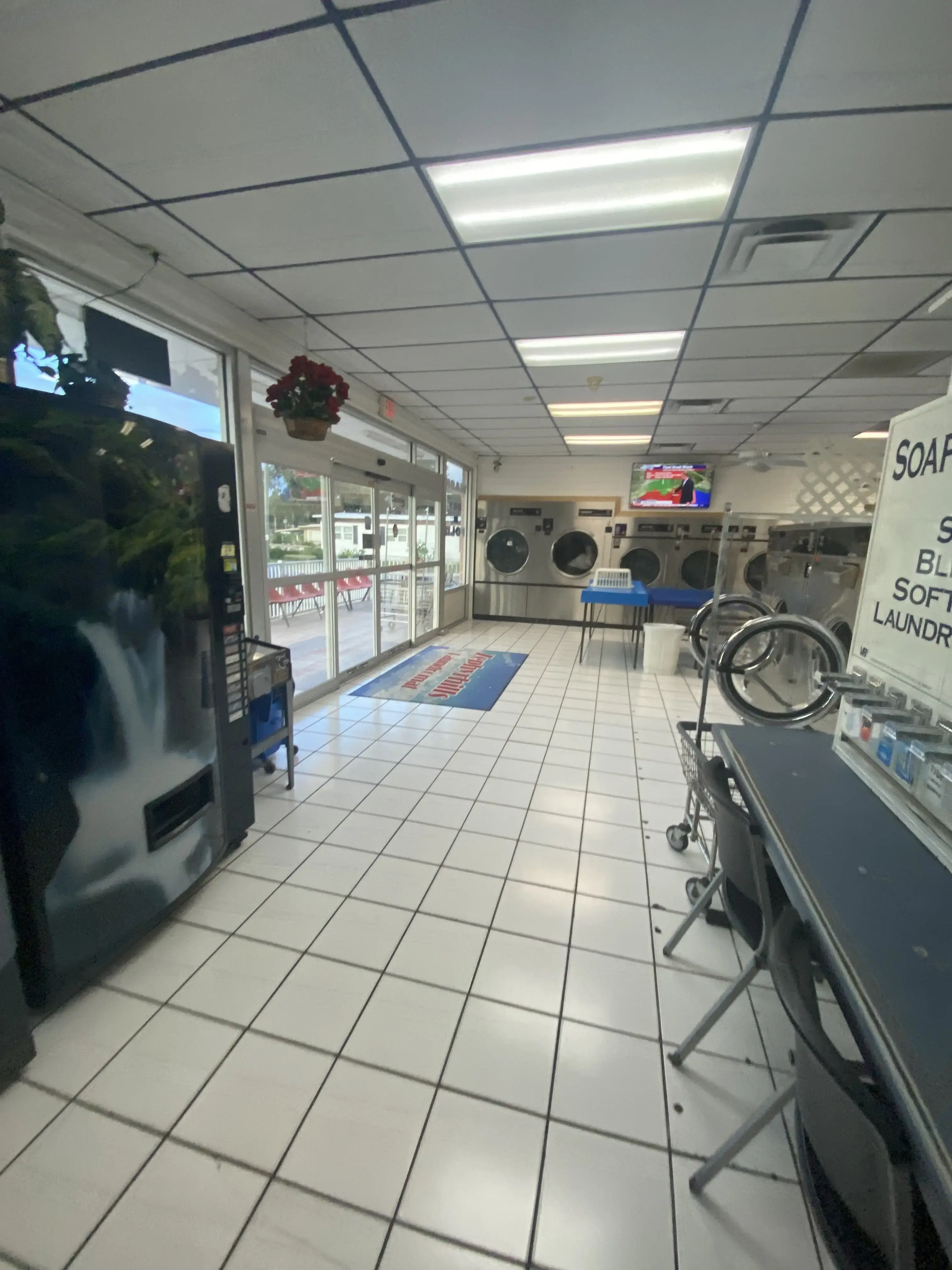 Zephyrhills Laundromat - Image 8