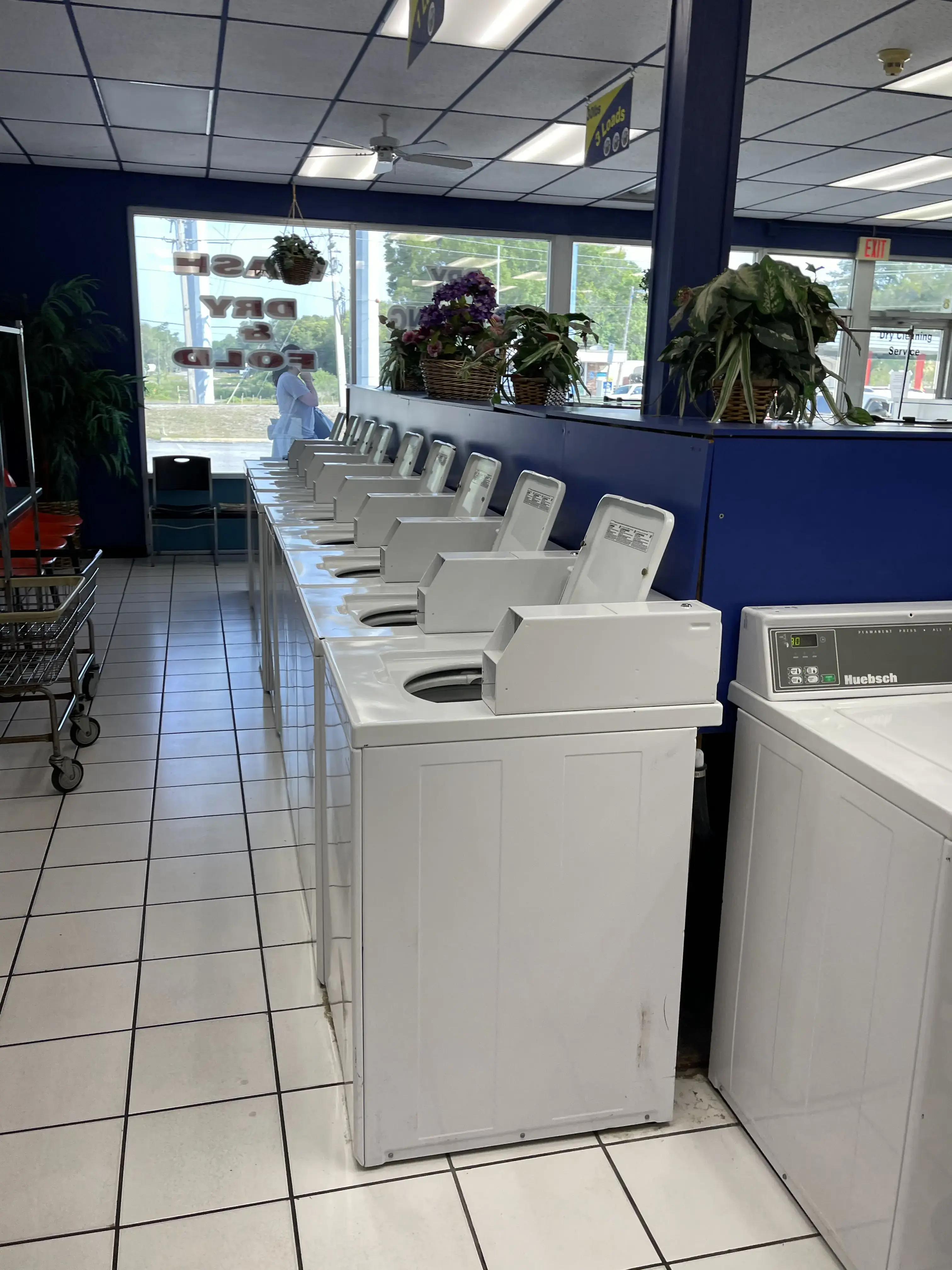 Zephyrhills Laundromat - Image 7