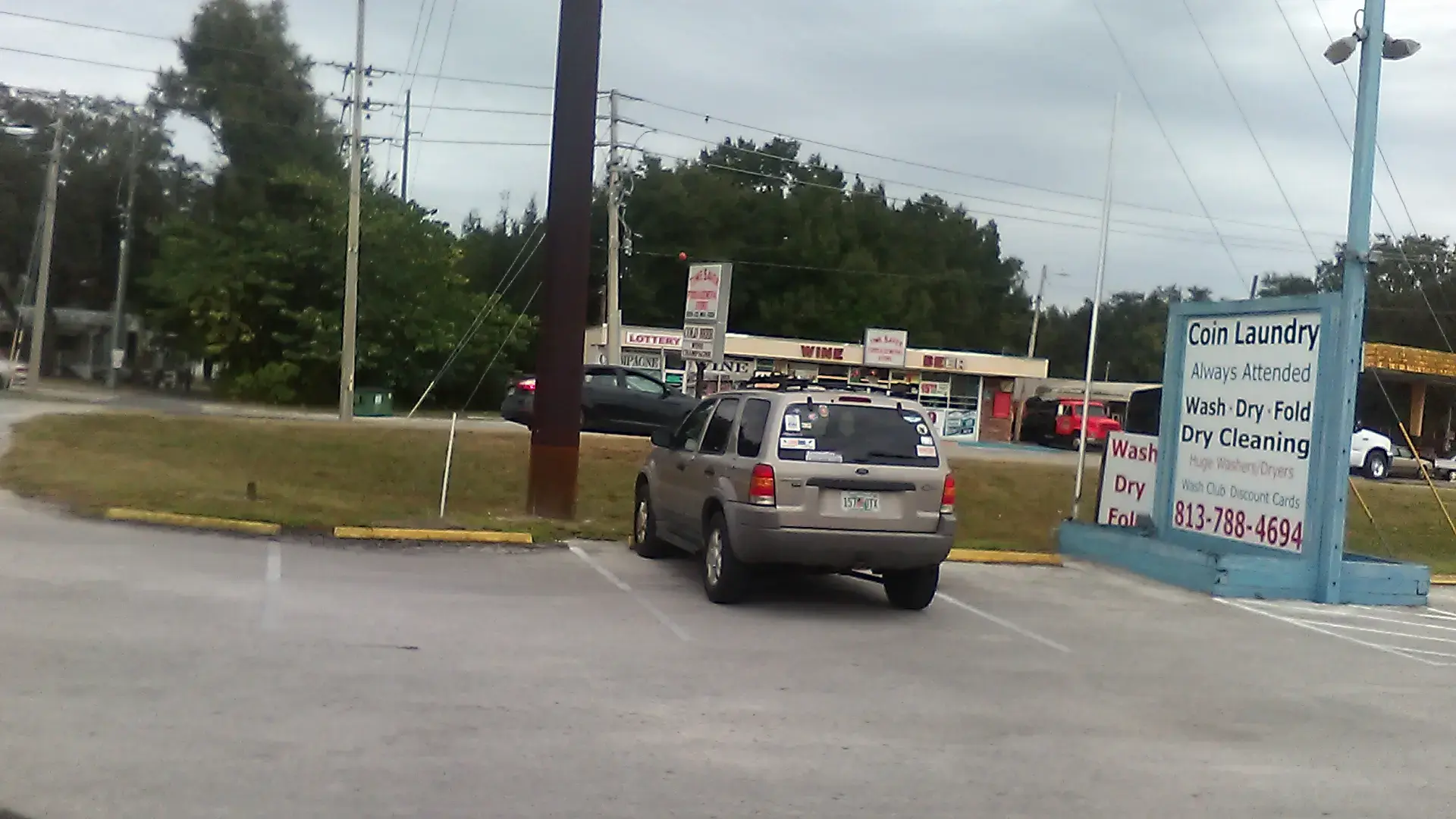 Zephyrhills Laundromat - Image 15
