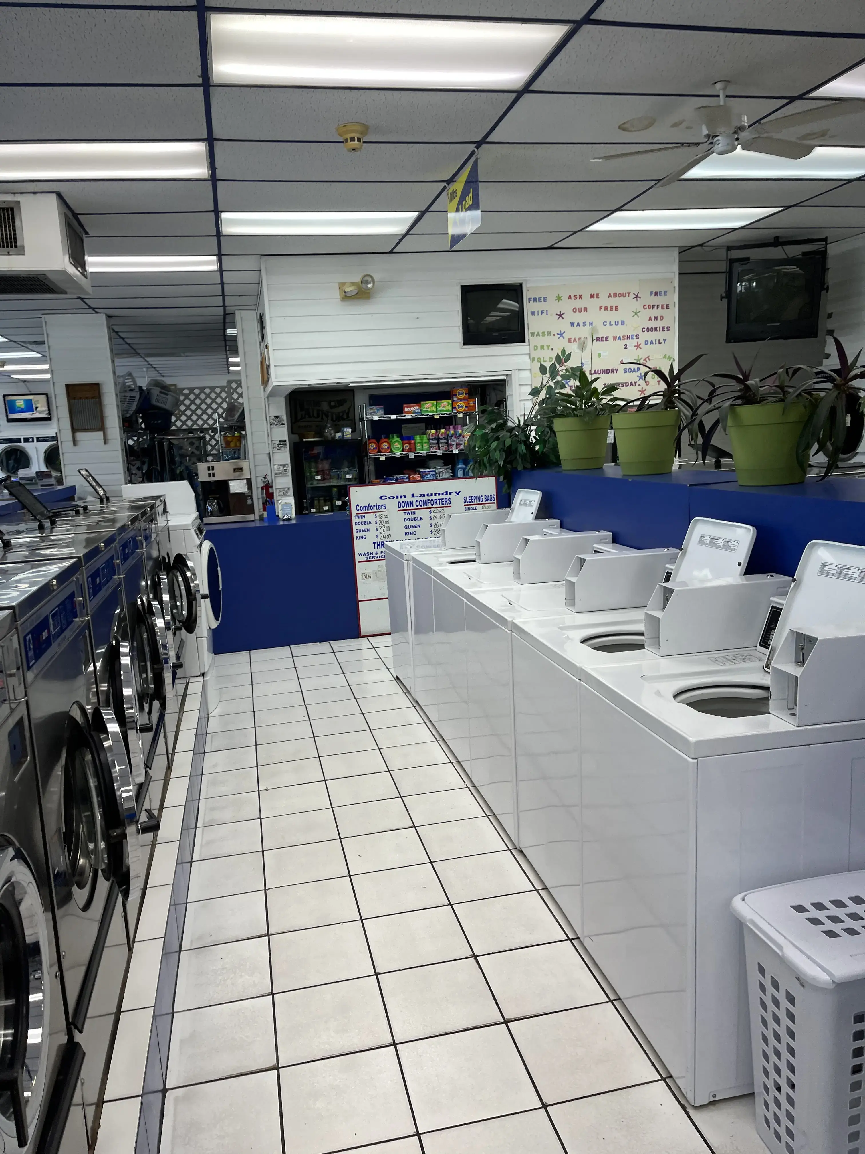 Zephyrhills Laundromat - Image 9