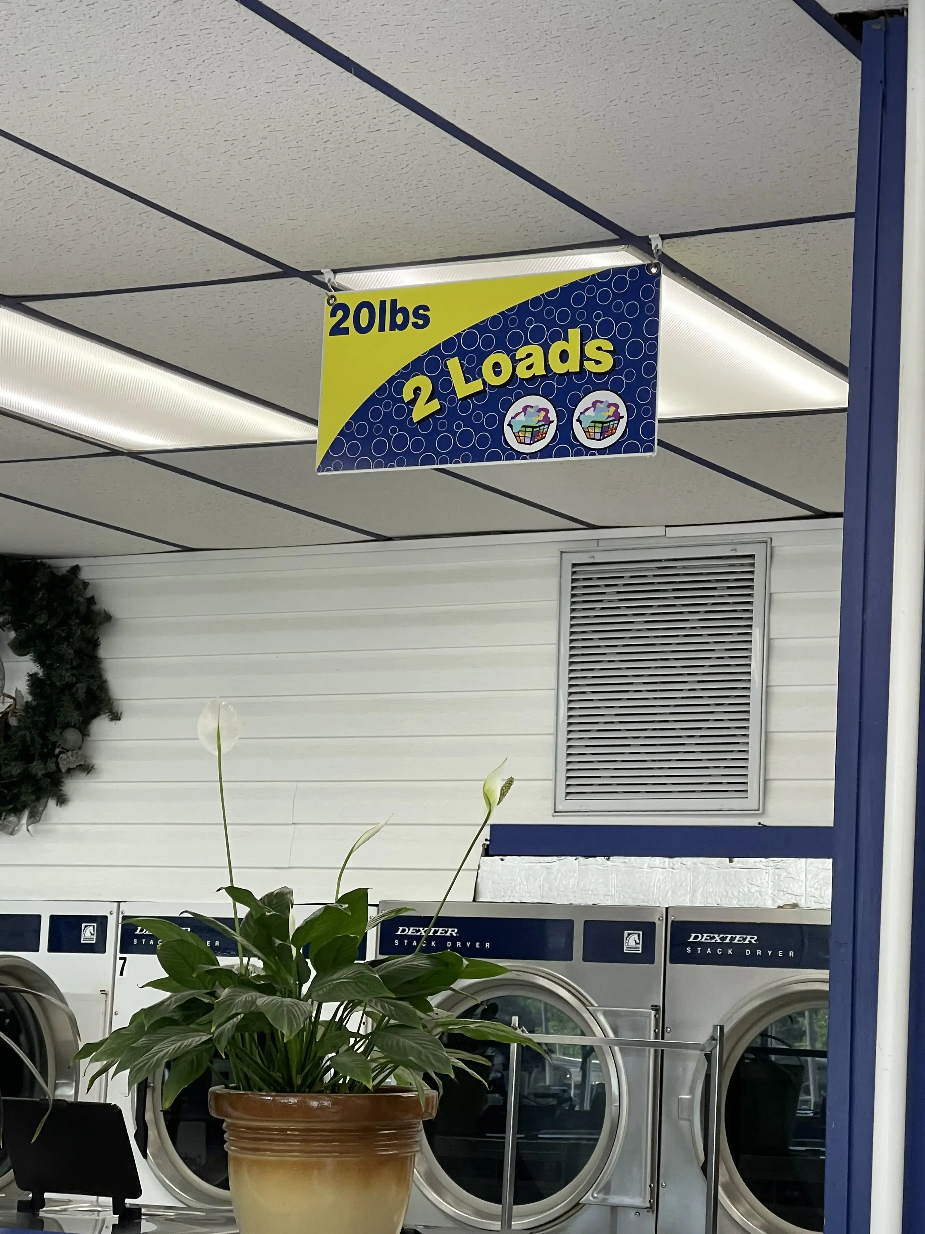 Zephyrhills Laundromat - Image 11
