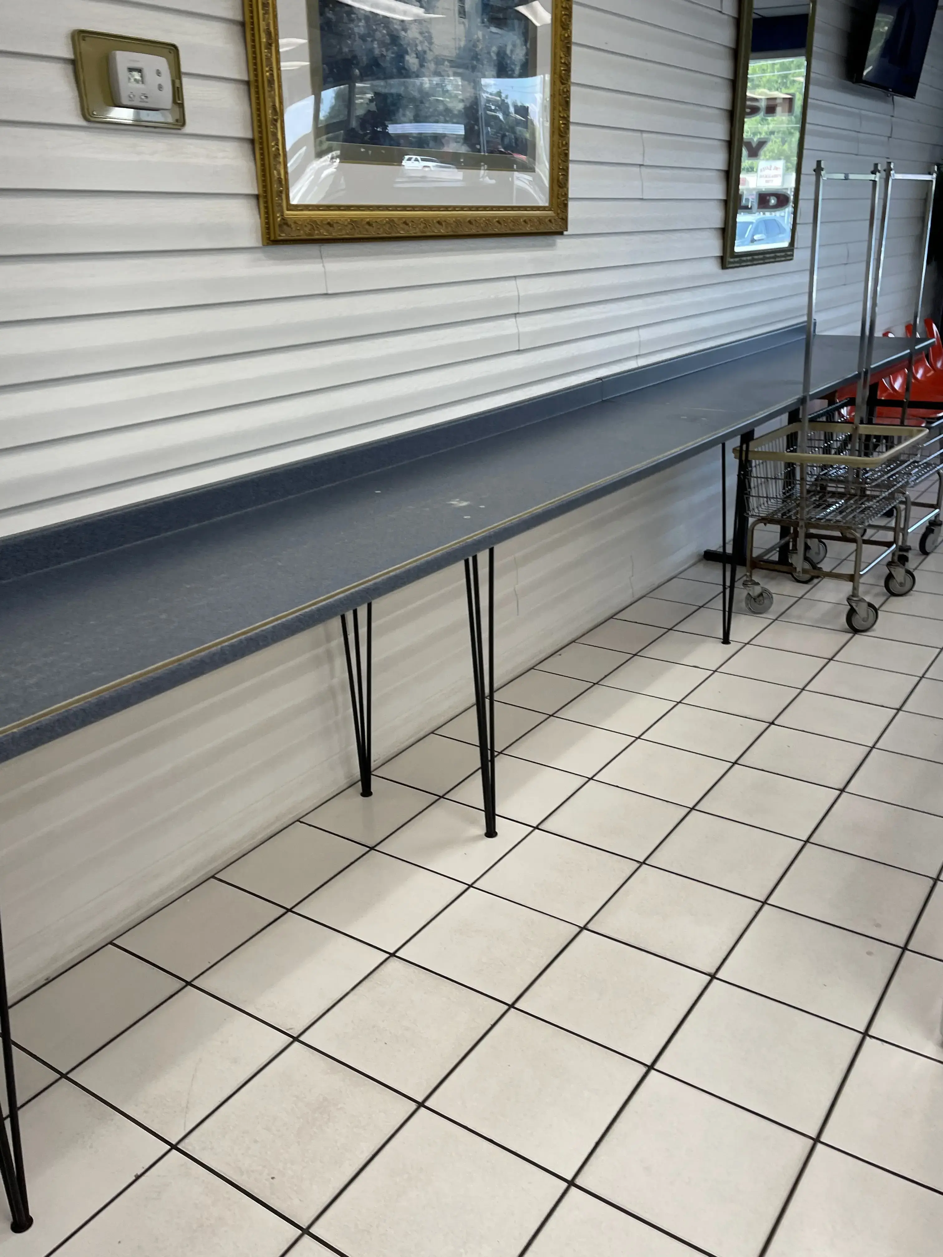Zephyrhills Laundromat - Image 17