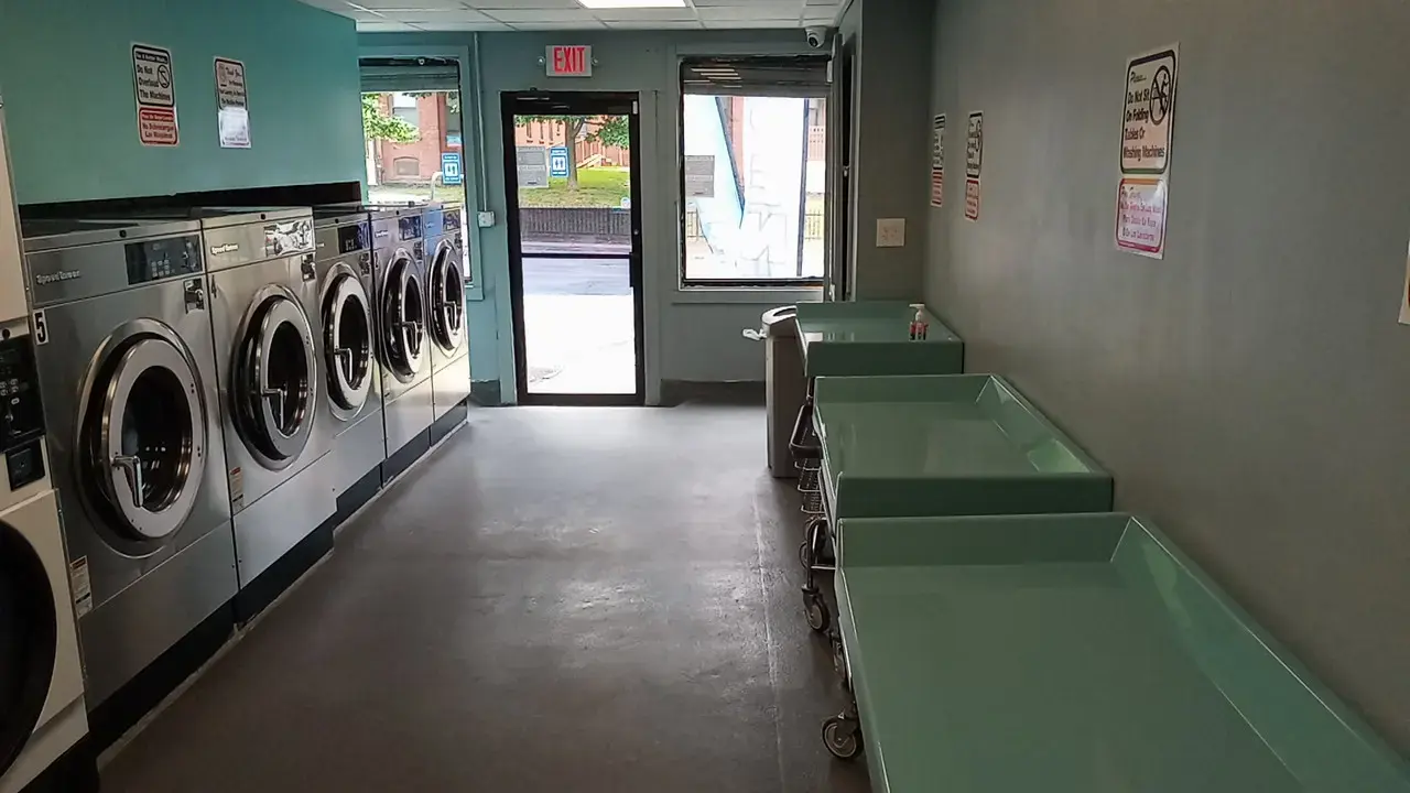 Zion Laundromat - Image 19