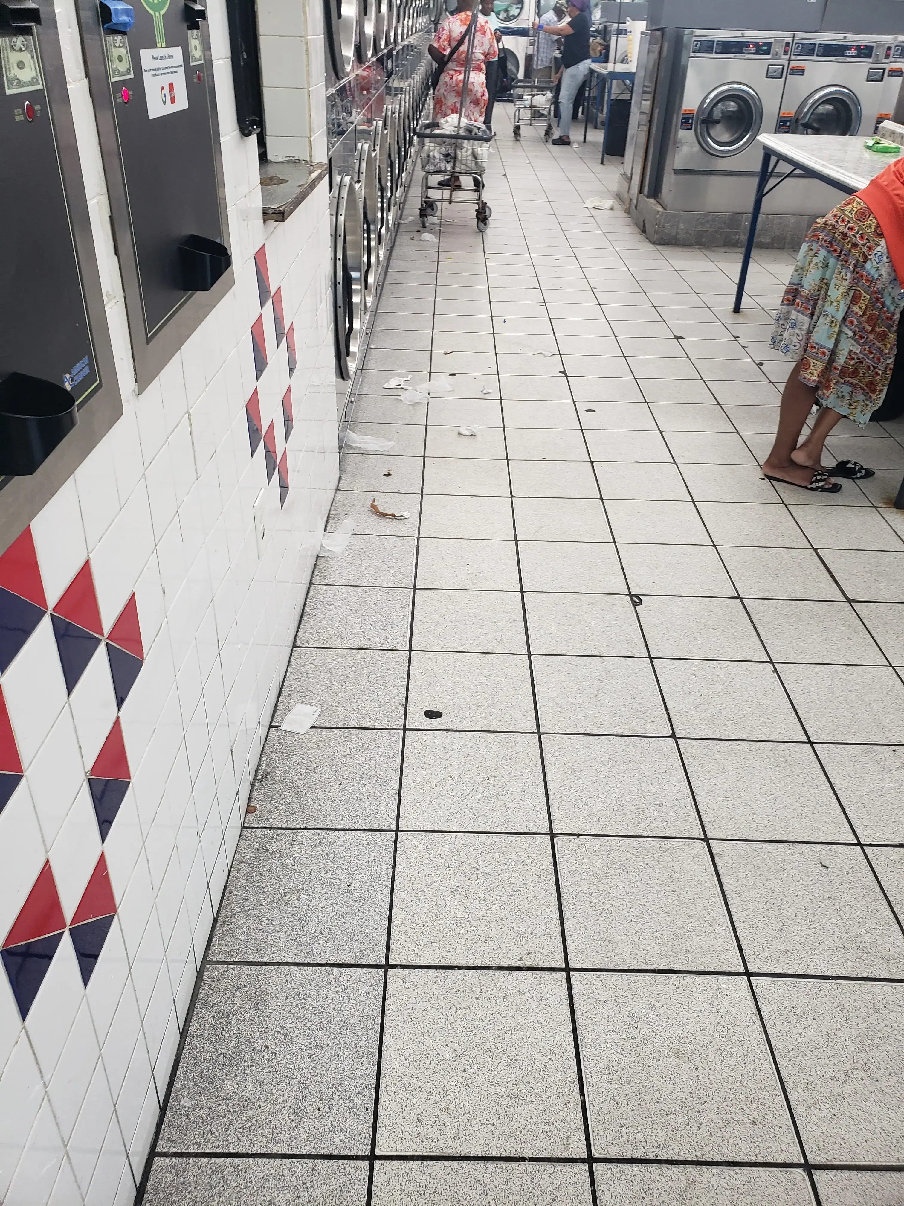 Zippy Coin Laundry - Image 20