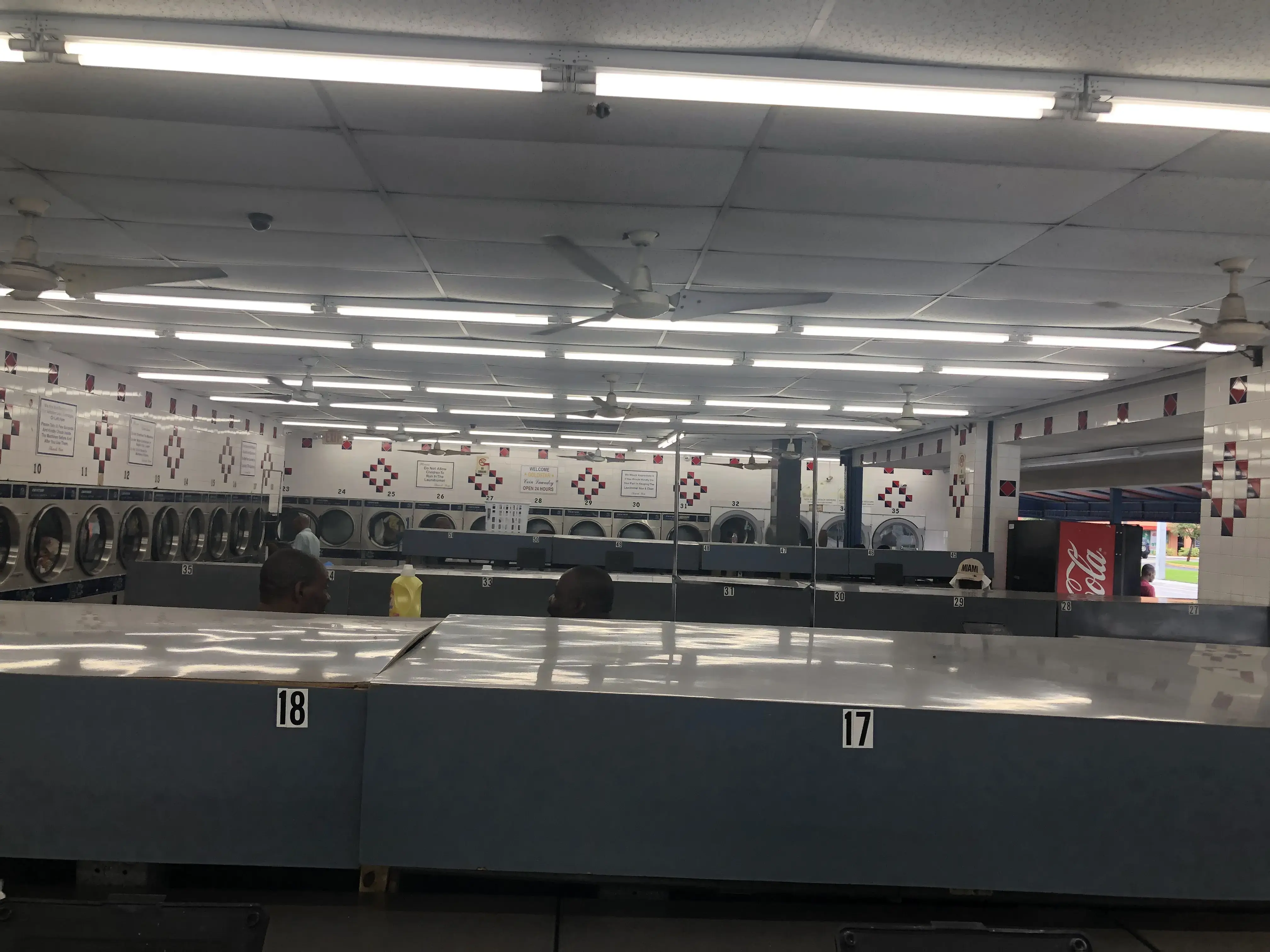 Zippy Coin Laundry - Image 11