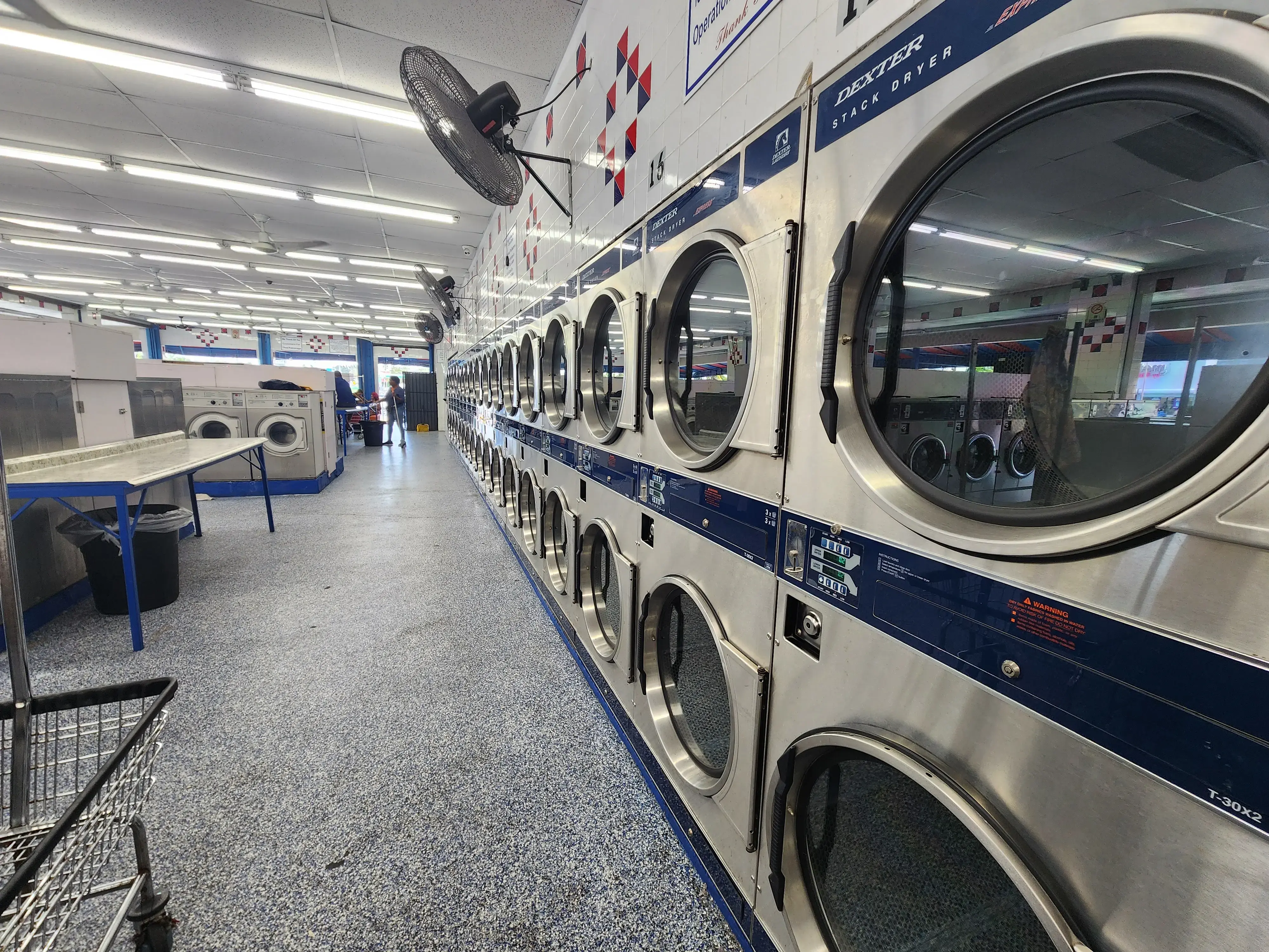 Zippy Coin Laundry - Image 15