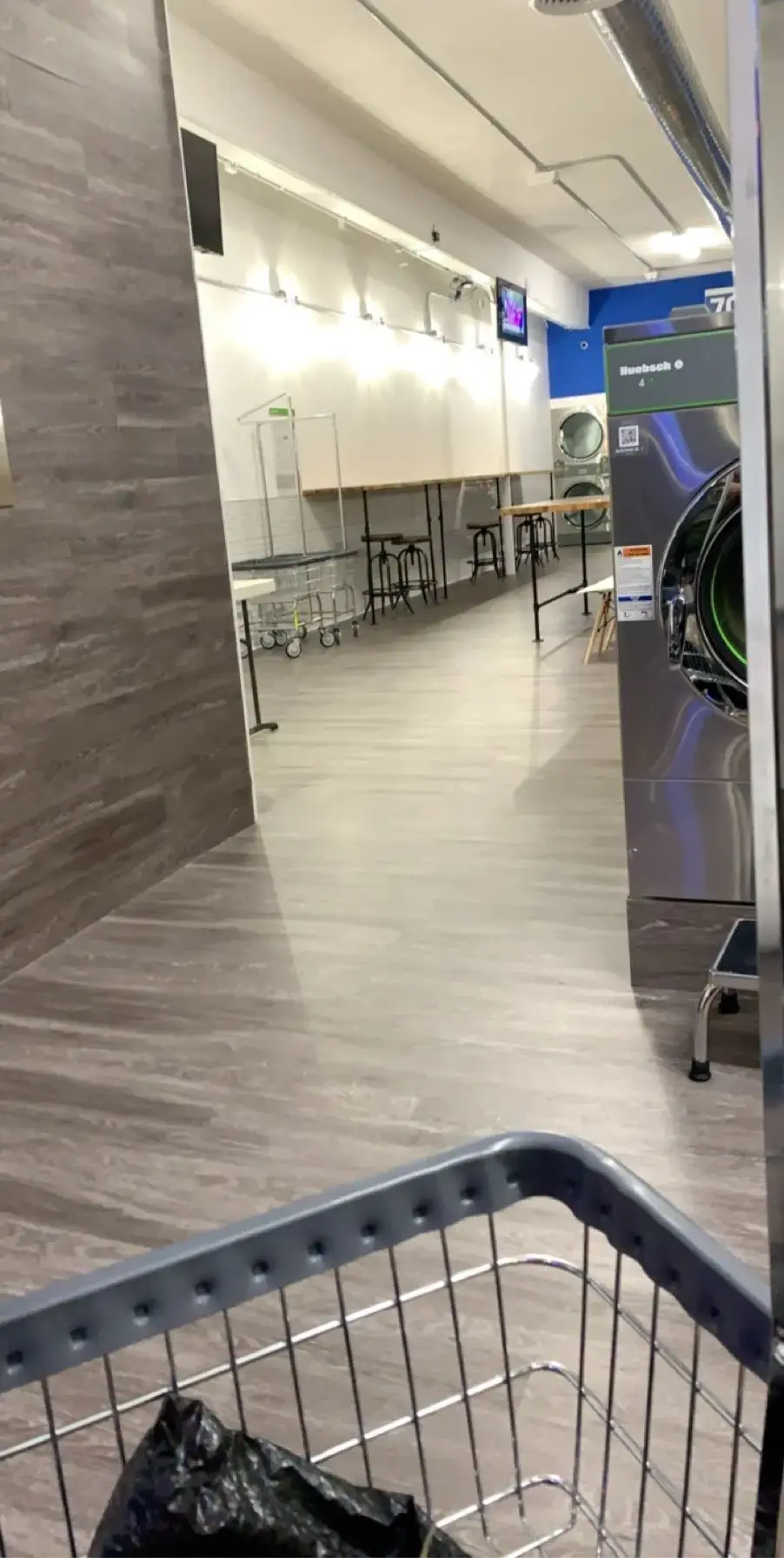 Zoom Express Laundry | East Lansing thumbnail 12