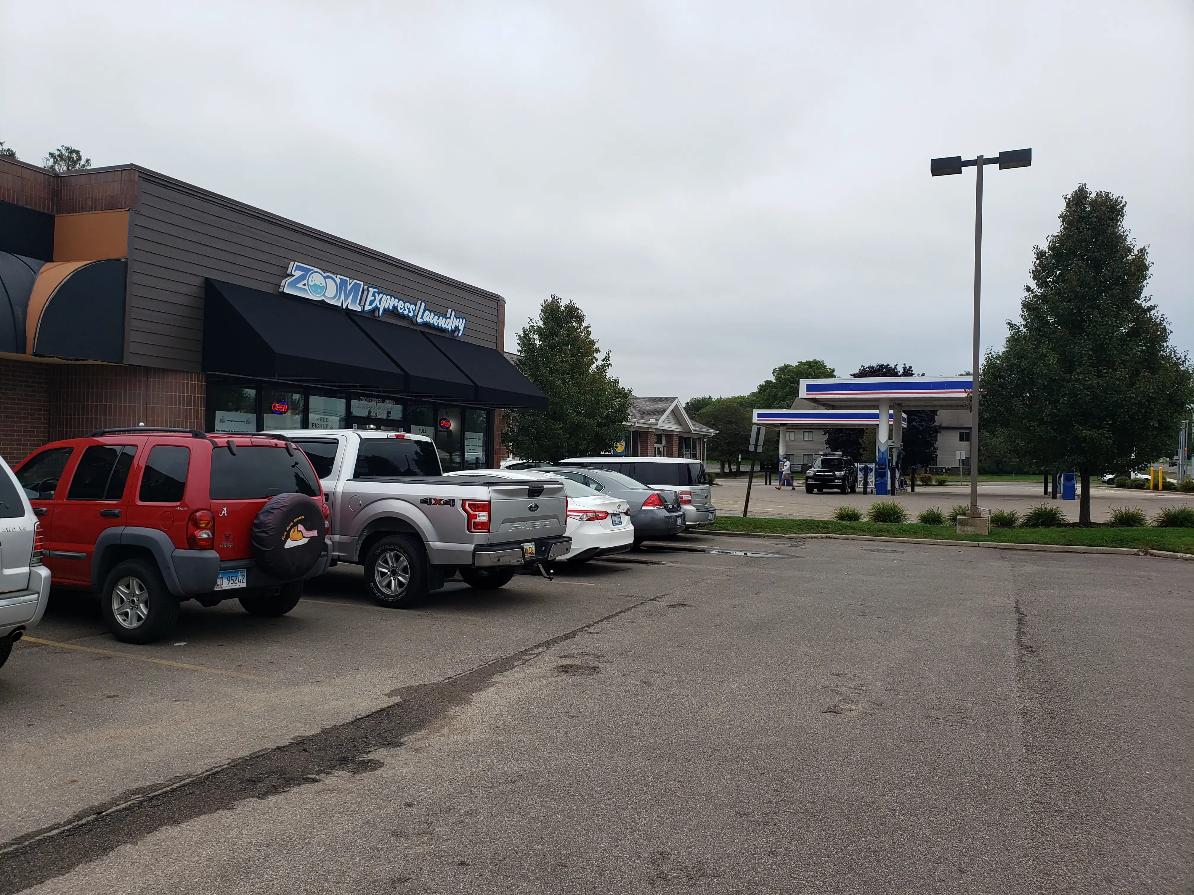 Zoom Express Laundry | East Lansing thumbnail 8
