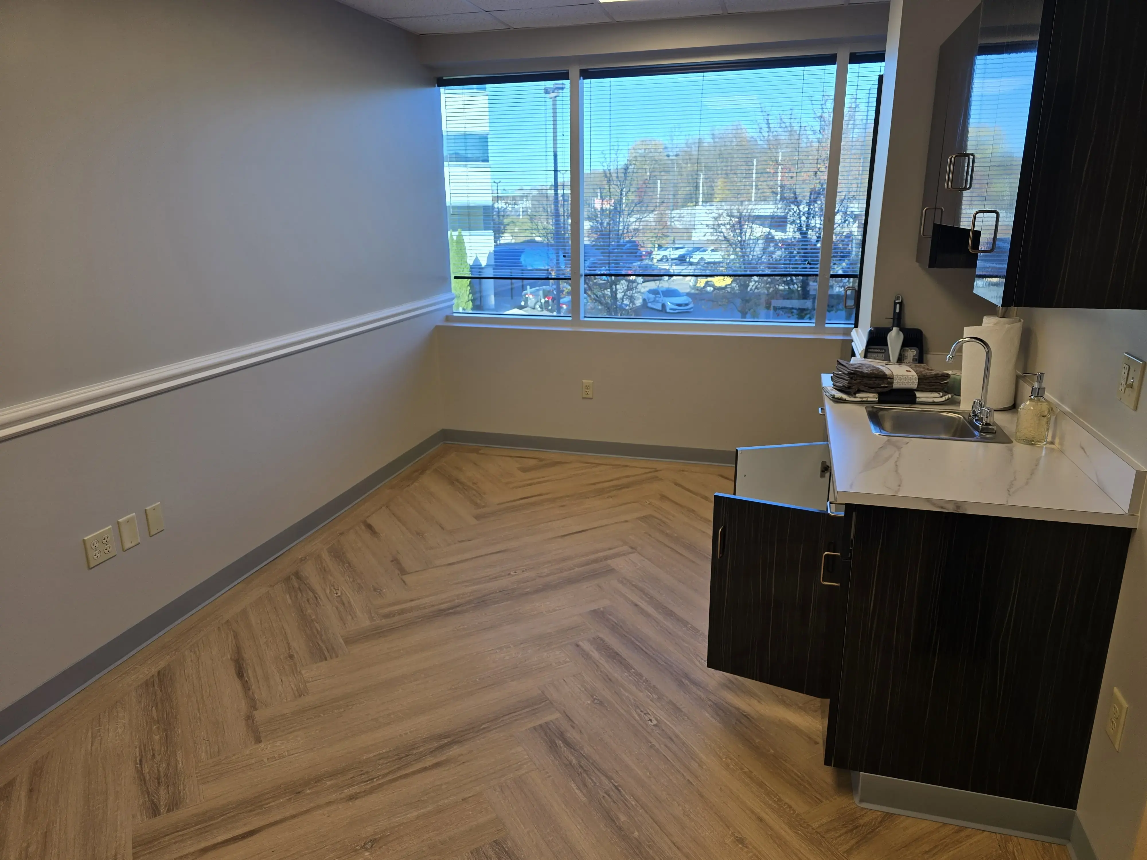 : The Knee Center photo 4