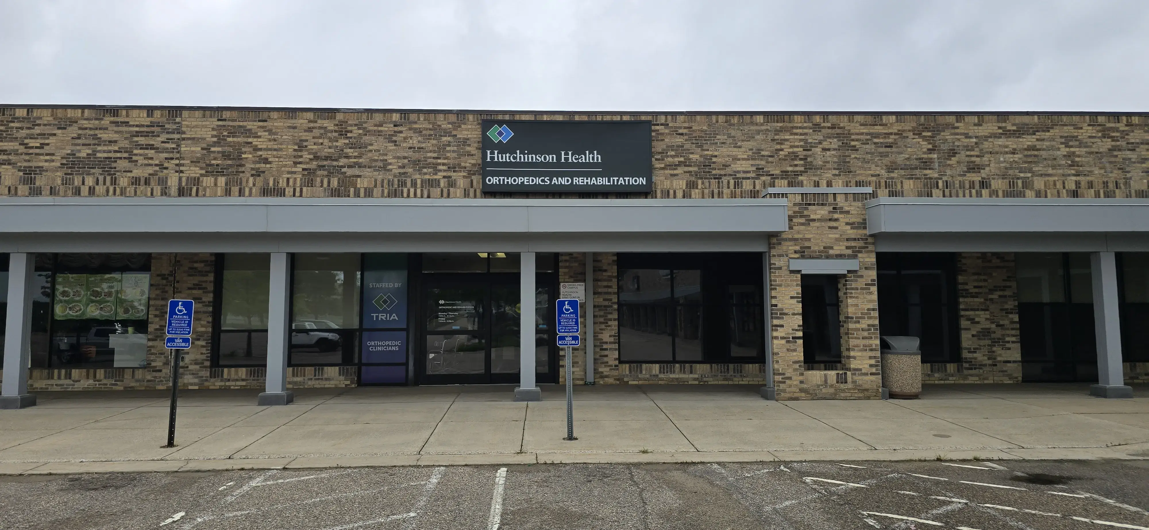 Hutchinson Health Orthopedic & Rehab Clinic - TRIA Orthopedic Clinicians photo 3