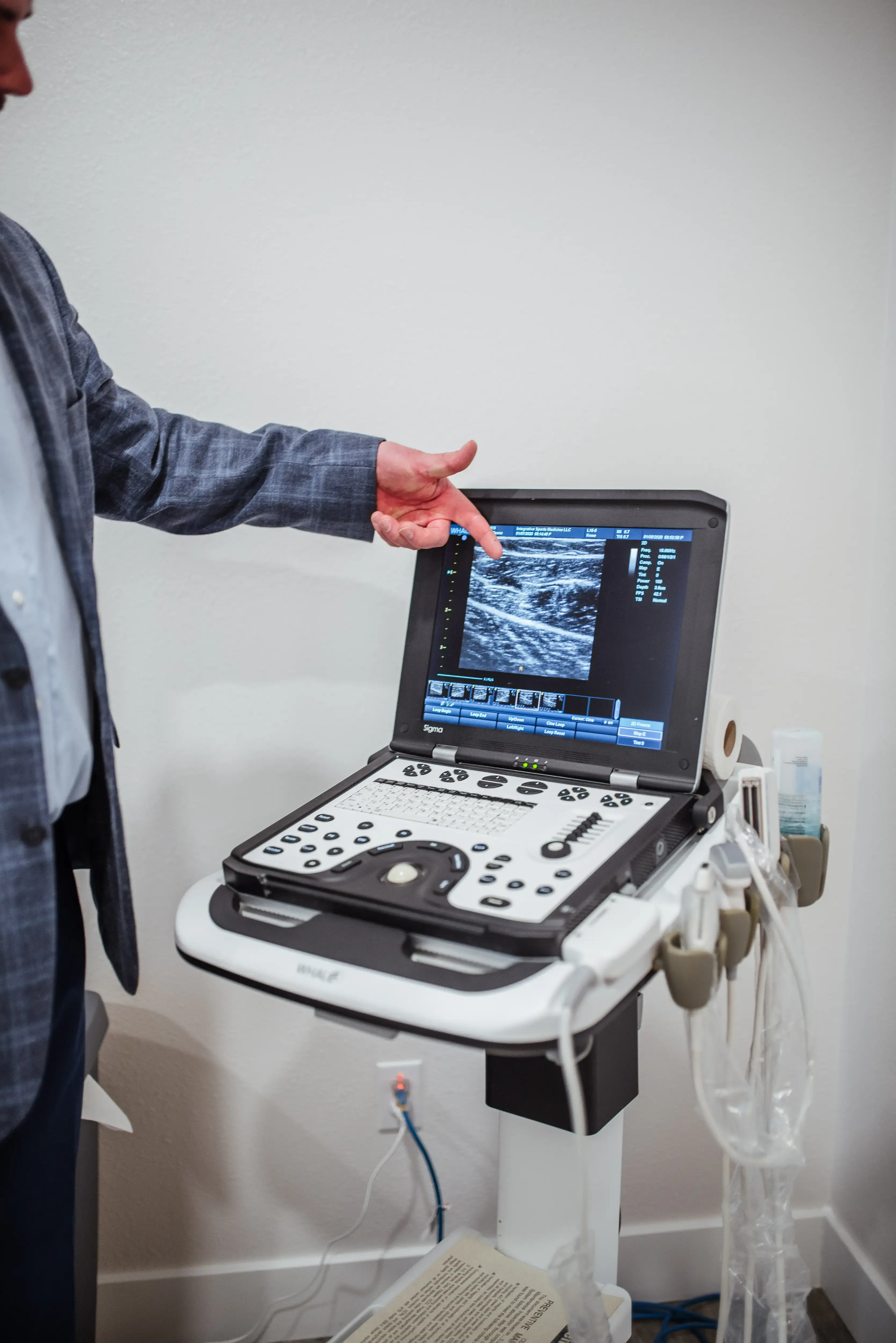 Integrative Sports Medicine Brad Abrahamson, MD