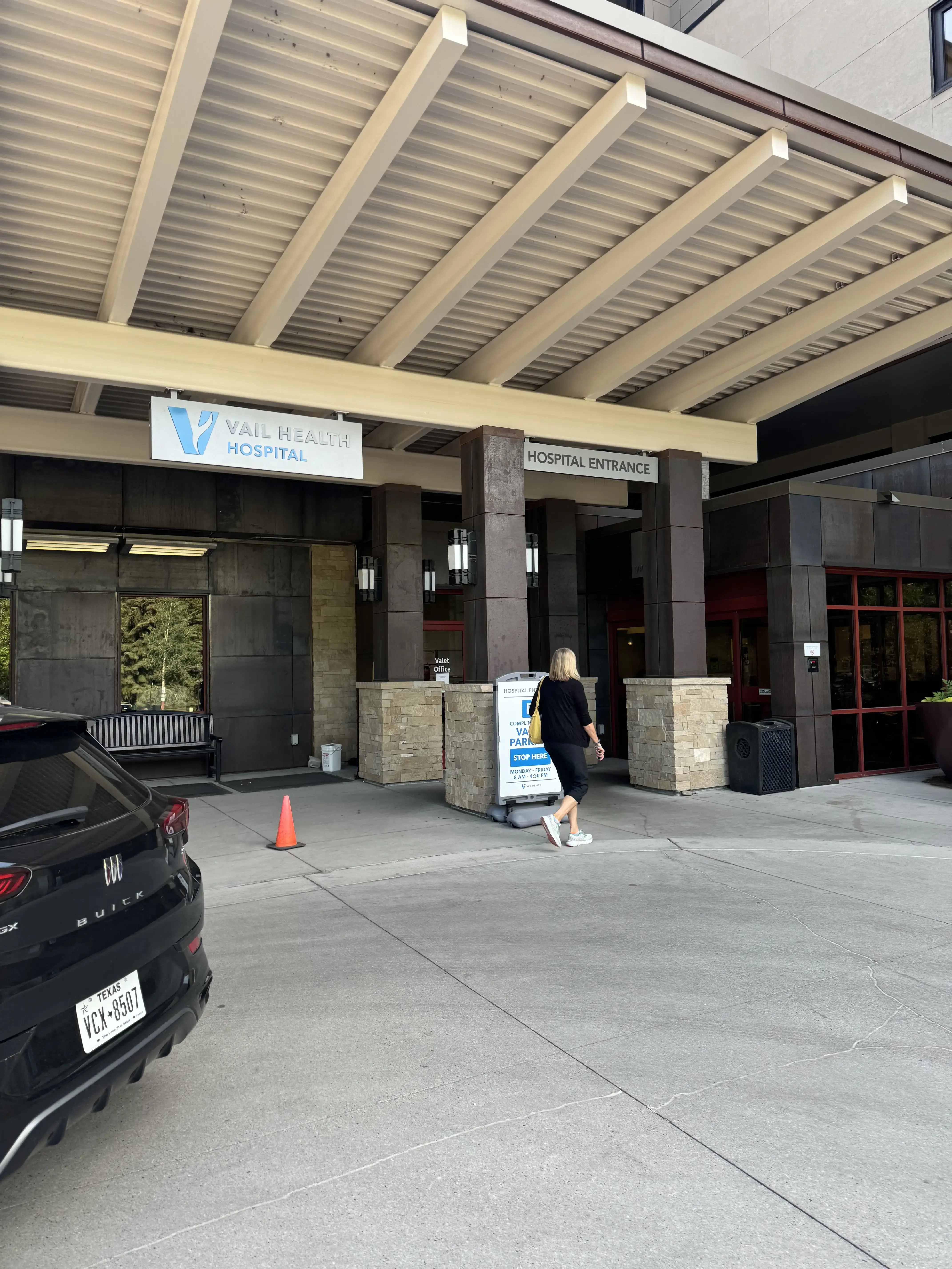 Leslie Vidal, MD - Shoulder, Hip & Knee Specialist photo 2