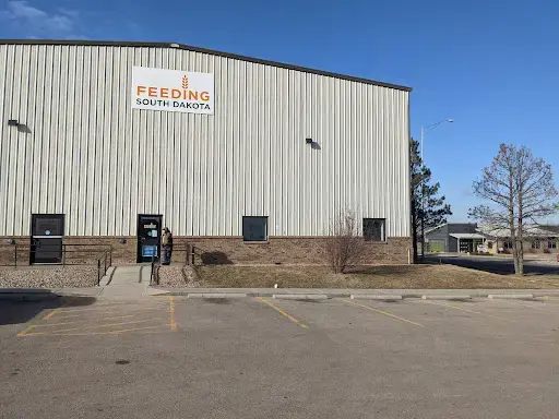 Feeding South Dakota food pantry
